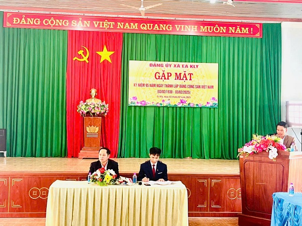 Đảng ủy xã Eakly tổ chức gặp mặt nhân kỷ niệm 95 năm ngày thành lập Đảng Cộng Sản Việt Nam (03/02/1930-03/02/2025)
